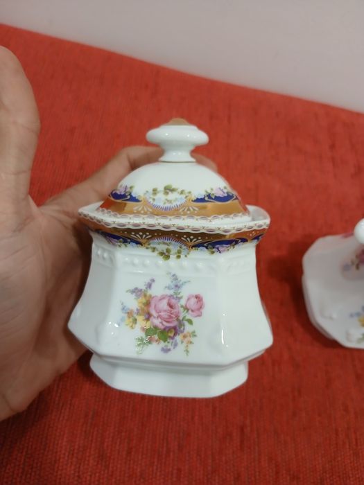 Conjunto Leiteira e Açucareiro em Porcelana