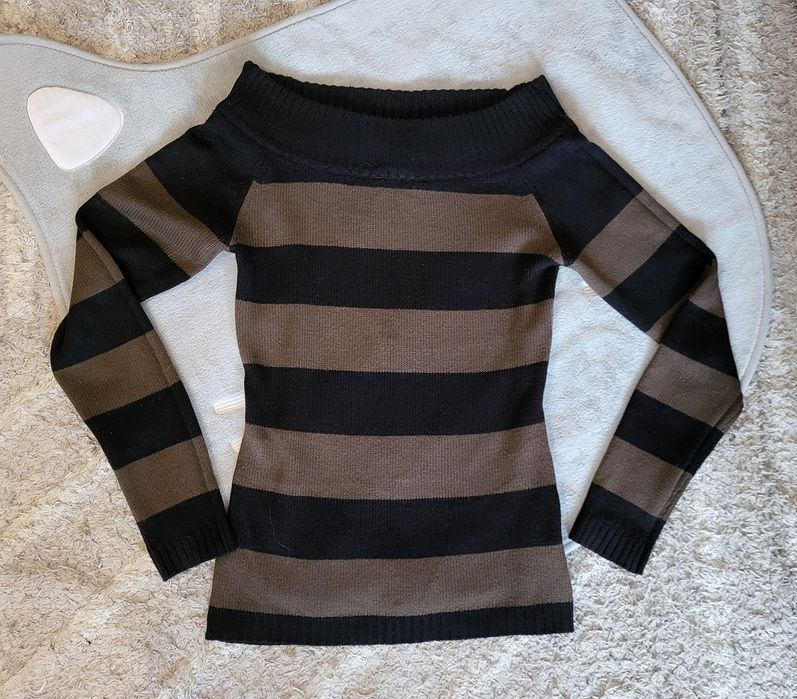 M Sweter w pasy z dekoltem w łódkę