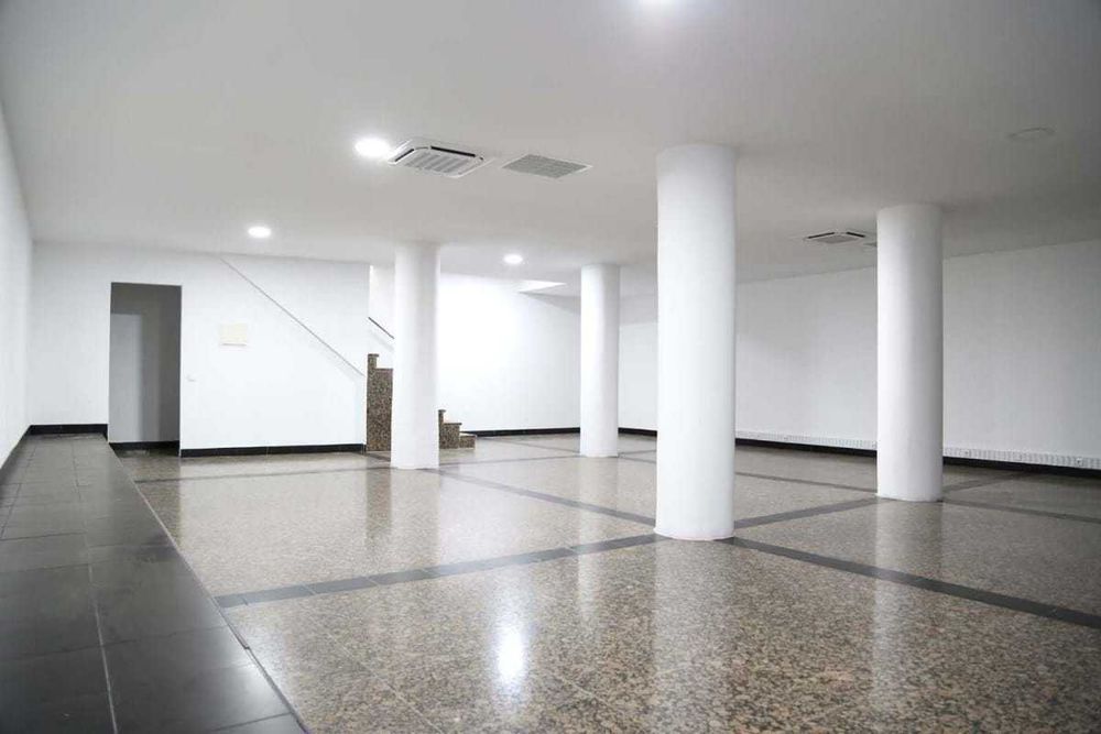 Loja com dois pisos, Penha de França (Venda ou arrendamento)