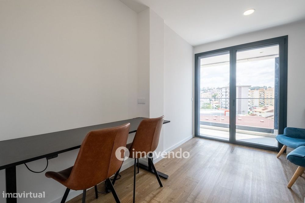Apartamento T1+1, semi-novo, em Coimbra