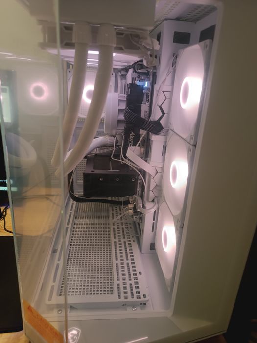 Komputer Gamingowy rtx5070, 64gb ram, r7 7800x3d