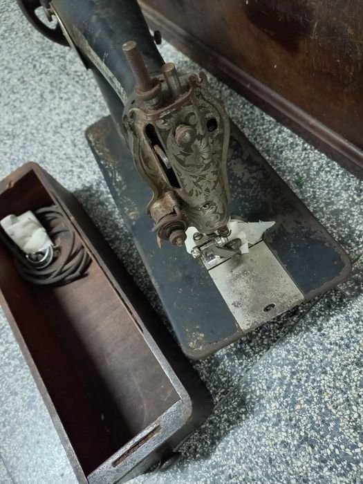 Máquina  de costura Singer para peças po