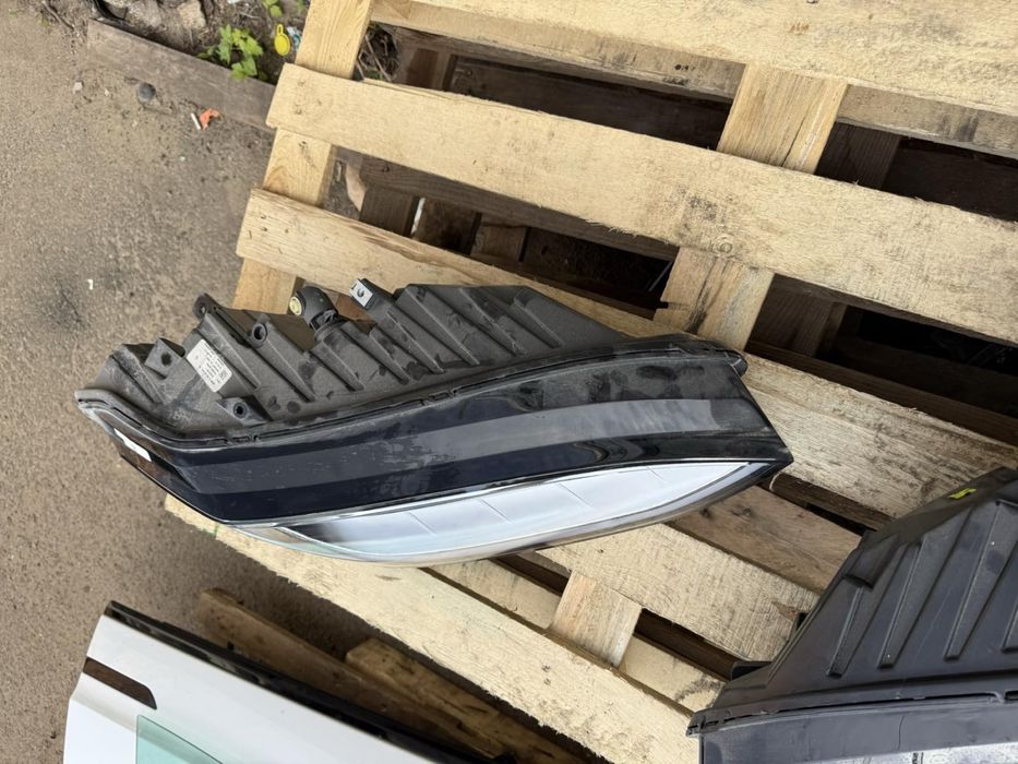 Фари Tesla Mode X 2022 plaid