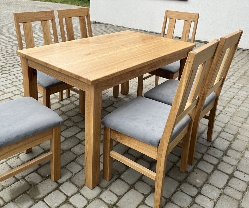 Дубовий стіл та стільці