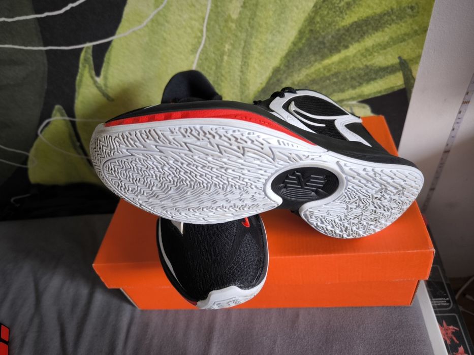 Nike Kyrie Low 5 buty do koszykówki r. 39