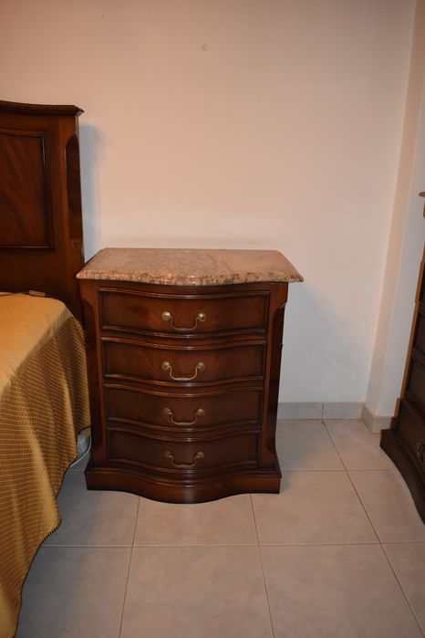 Mobília de quarto completa em mogno.