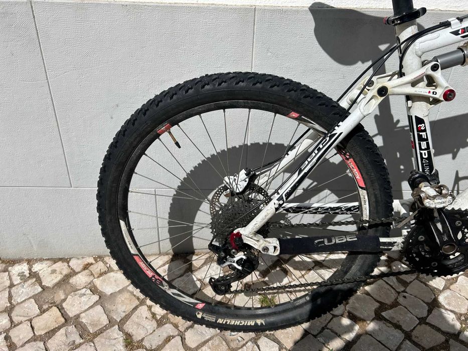 Bicicleta MTB /  BTT Cube XMS suspensão total