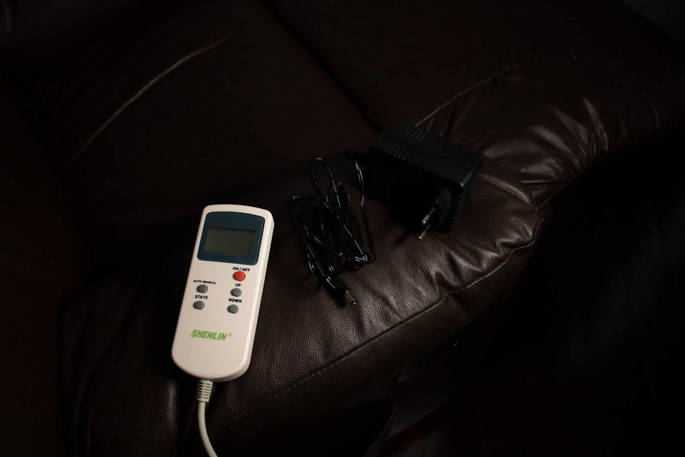 Poltrona reclinável de massagens em pele