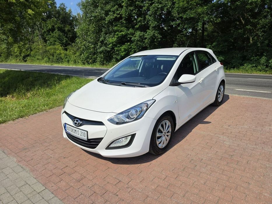 Hyundai I30 Hyundai i30 5 drzwi 1,4 benzynka  99 KM w bardzo ładnym stanie !!!