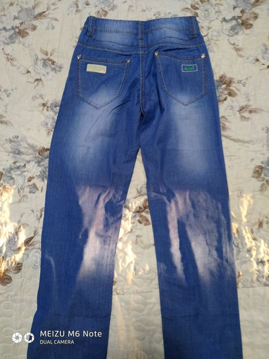 Джинсы модные