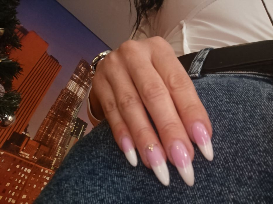 Наращивание ногтей 1,20мин с покрытием. Район АвтовокзалаСвет есть.