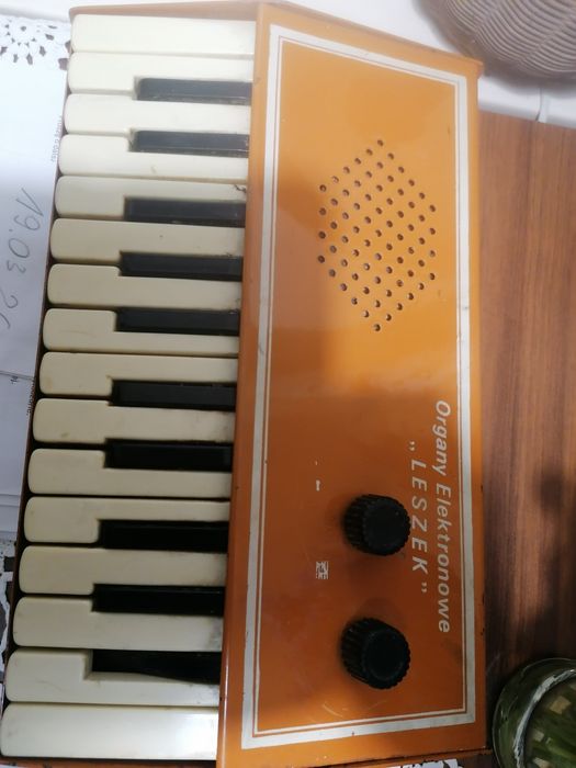 organy elektroniczne z okresu PRL.