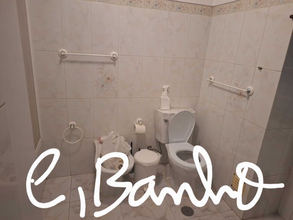 Alugo moradia T2 res chao