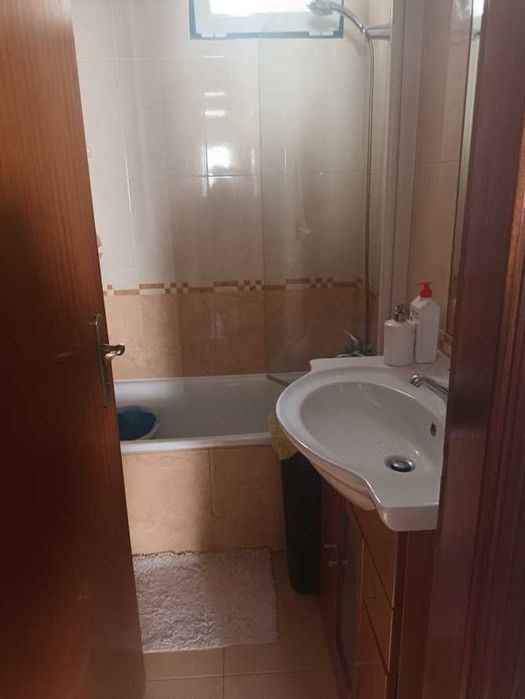 Vende-se moradia T1+1 Campo de Ourique