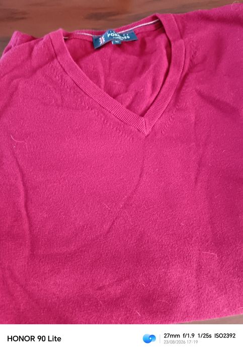 Pullover num vermelho discreto