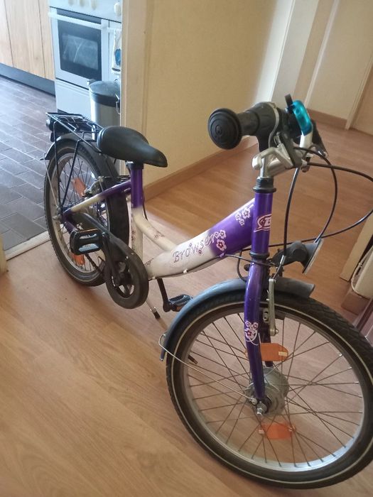 Bicicleta de menina com mudanças e luzes