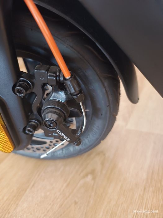 Hulajnoga elektryczna 4SWISS EX-9 45km 500W 10"