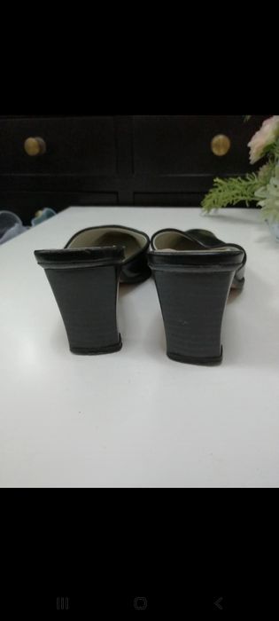 Mules pretos em pele