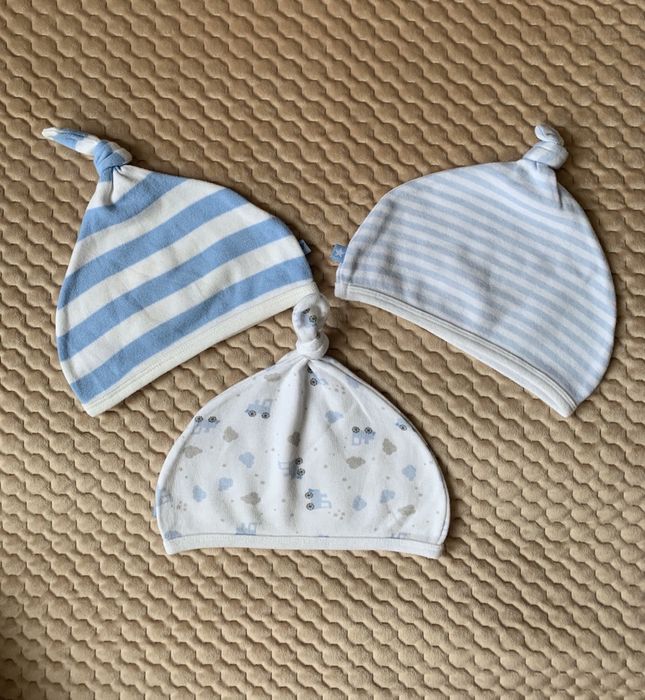 Новые шапочки Mothercare на 6 месяцев