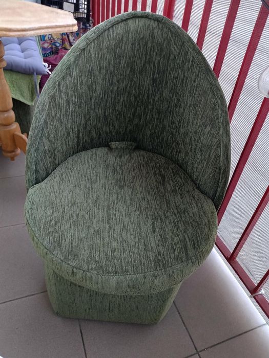 Sprzedam fotele cena 70zl za szt.