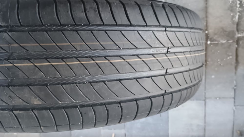 Komplet 4 szt letnie  Michelin Primacy 4 215/65 R17 103 V