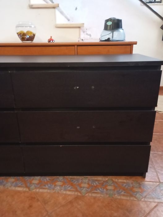 Cómoda preta de 6 gavetas