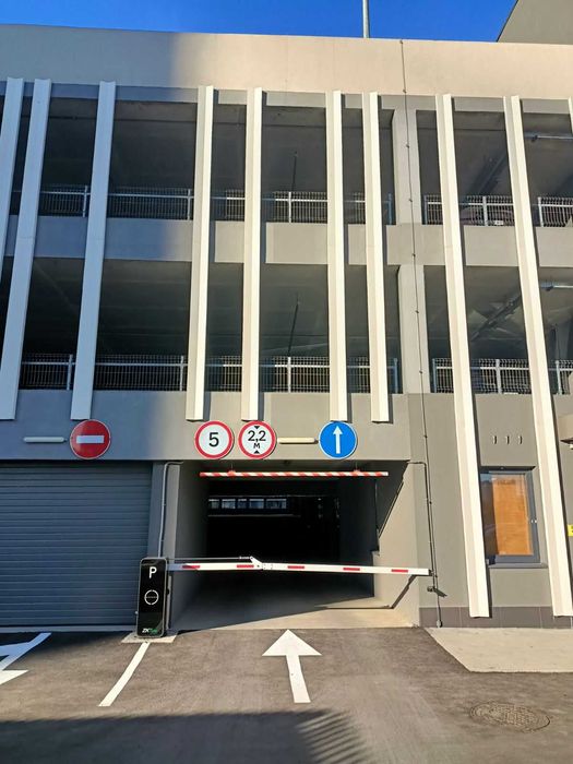 Оренда паркомісця. ЖК Варшавський 3.