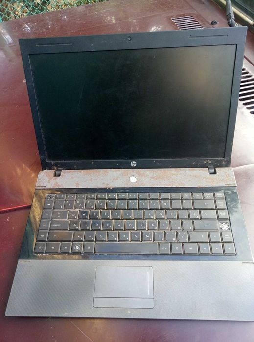 Ноутбук на запчастини.