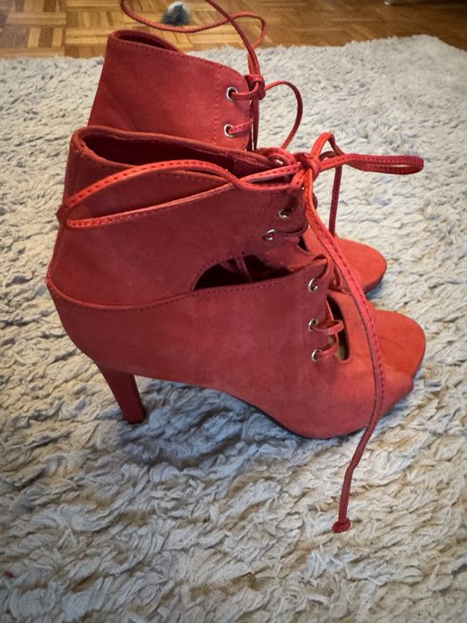 Szpilki czerwone Carinii skórzane damskie buty roz.36