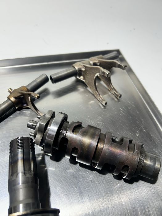 Skrzynia biegów KOMPLETNA SUZUKI GSXR 600 K1 K2 K3 sprawna