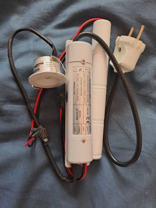 Лампа аварійного освітлення на акумуляторі JCC JC50306