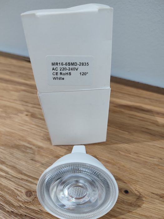 7 LED's MR16-6SMD-2835

AC 220-240V

CE ROHS

120°

White