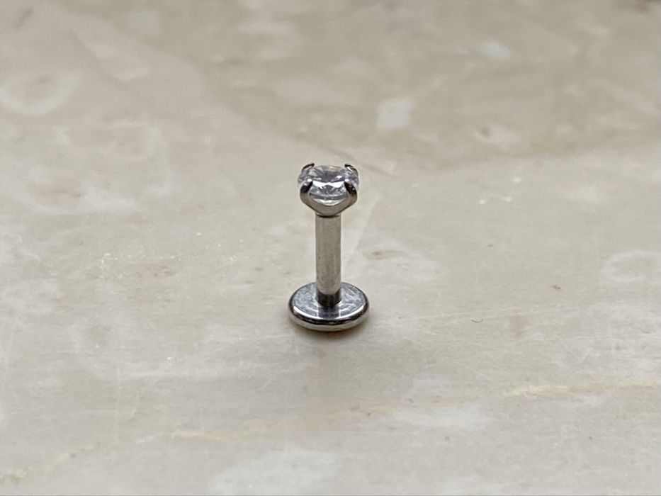 Labret 5 mm kolczyk 3 mm unisex piercing 16 G tytan