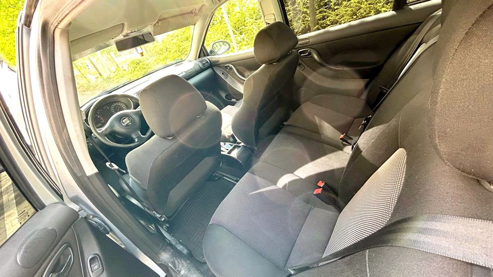 Seat Leon 1.6 Benz klimatyzacja sprawna niski przebieg