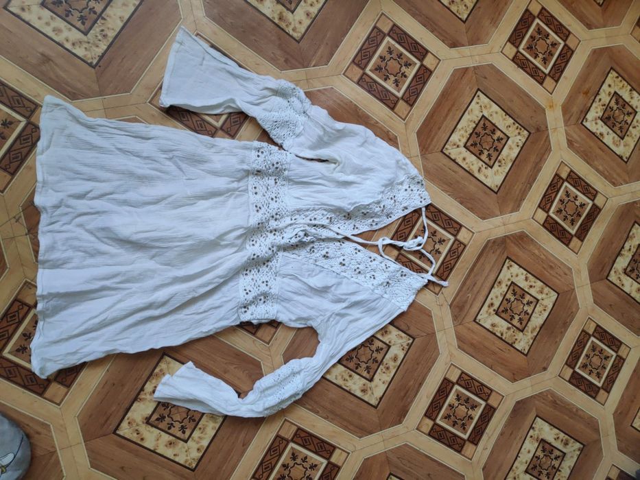 Продам літні білу блузку