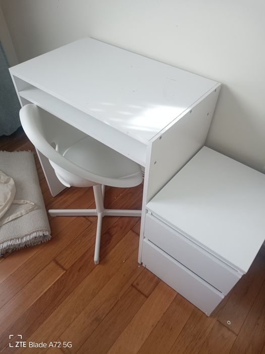 Vendo secretárias de criança