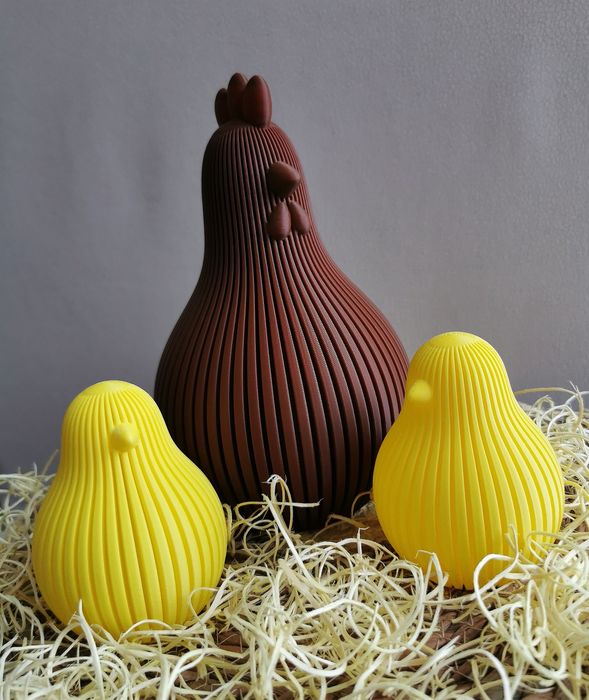 Dekoracja - kura z kurczakami