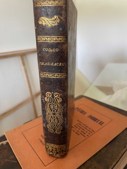 Livro "Codigo pharmaceutico lusitano" - Agostinho Albano da S. pinto