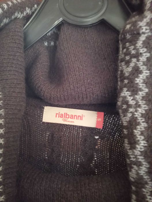 Túnica de Lã, Rialbani