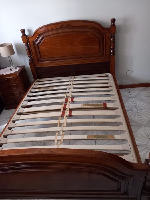 Cama de casal em Madeira