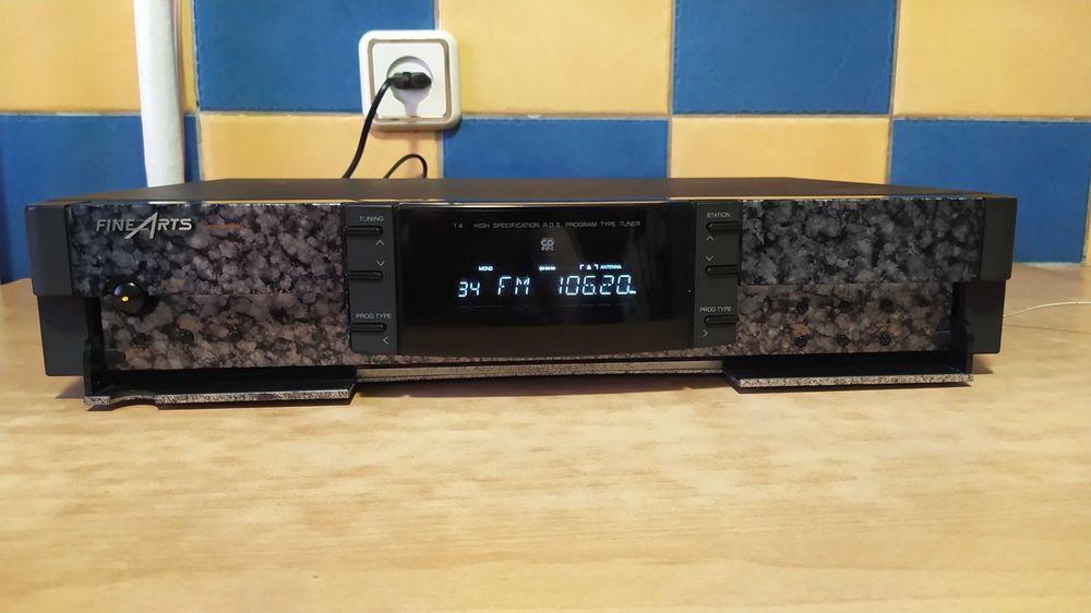 Топ Тюнер FineArts by Grundig T4 Marble.
