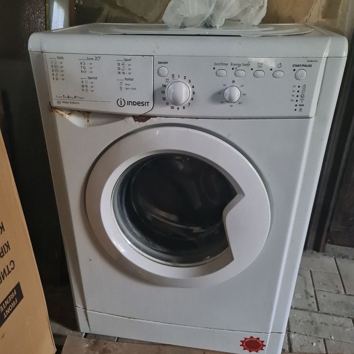 Стиральная машина indesit  iwsb61051 под ремонт/ на запчасти
