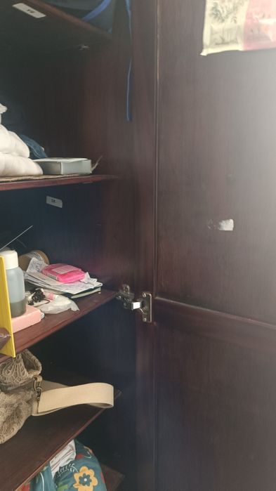 Stara 20 letnia  drewniana ( palisander)zniszczona przez koty i malowana po wiklinie szafa  z Almi Decor  ( 5000) Odbiór własny .