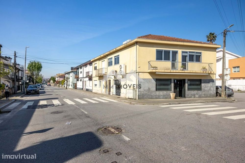 Imóvel Único: Habitação + Espaço Comercial | Excelente Oportunidade de