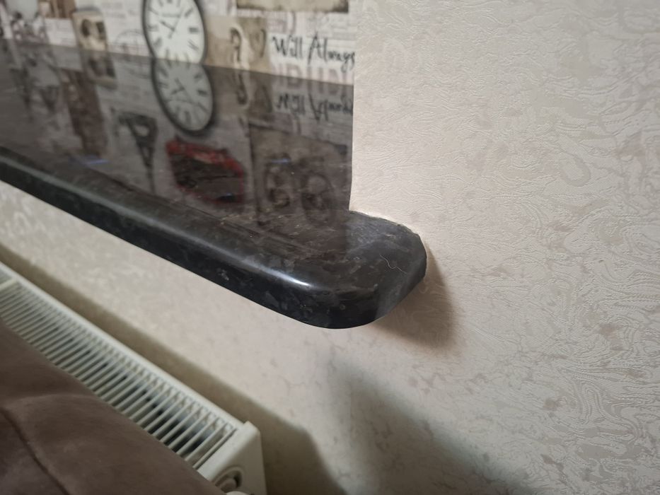 Підвіконня з каменю та мармуру.