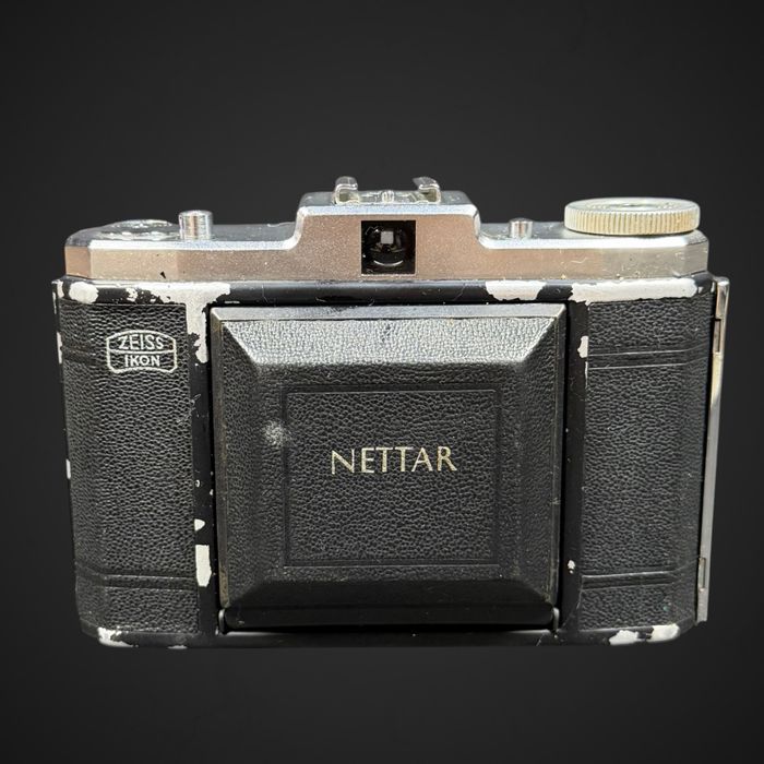 Klasyczny aparat mieszkowy Zeiss Ikon Nettar ze skórzanym etui B6/062008