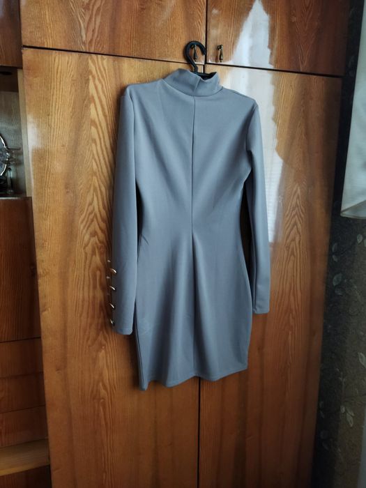 Коротке жіноче плаття