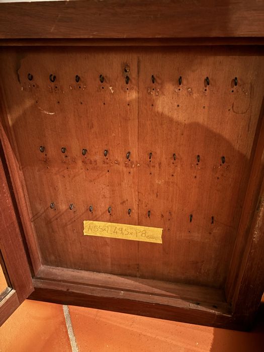 Vitrines, chaveiro e outro