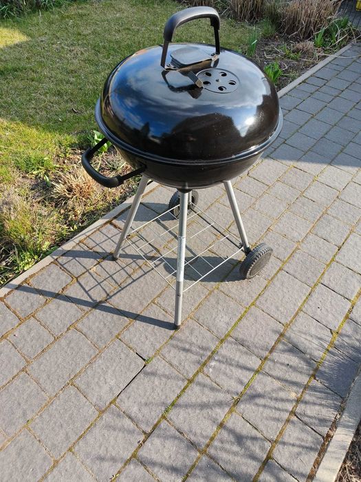 Grill ogrodowy węglowy