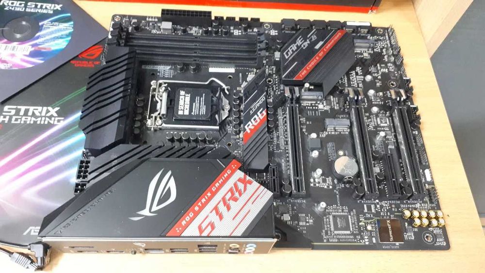 Материнська плата Asus Rog Strix Z490-H Gaming